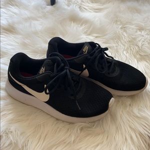 Nike Tanjun 7.5